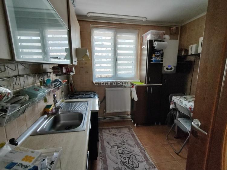 PROPRIETAR: 3 Camere decomandate | Etaj 4 /4 | locatie grozava !! Bacau, Str. Ma - 10