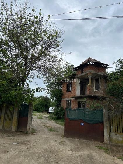 Vând casă cu etaj in Tufeni, Olt.  - 6