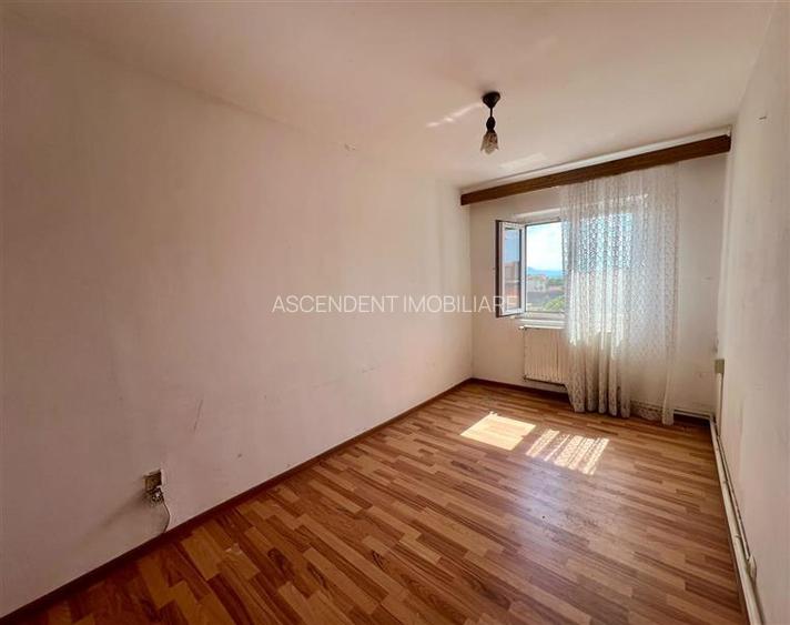 Apartament cu trei camere de renovat in Feldioara, Brasov - 20