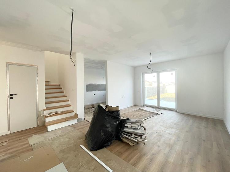 Duplex cu 5 camere separat prin camera tehnica - Mosnita Noua