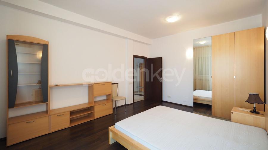 Apartament cu 3 camere mobilat, loc de parcare