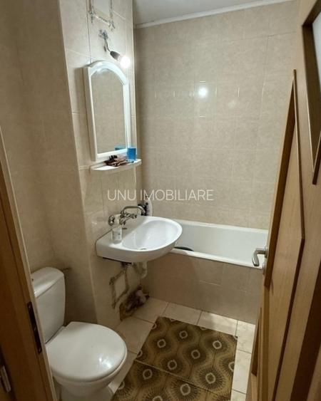 Etaj 3-Podul de Fier-2 Camere Decomandat-bloc 81' - 8