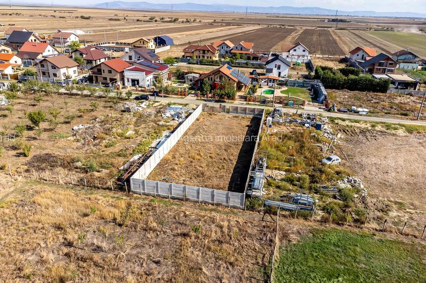 Teren de 733 mp în Livada, cu gard finalizat, Comision 0 - 6