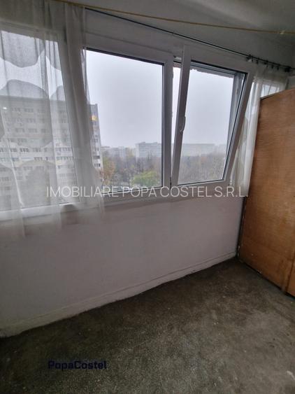 Piata Ramnicu Sarat - 3 camere decomandatE, 64 mp, balcon, etaj 5/10, metrou - 10