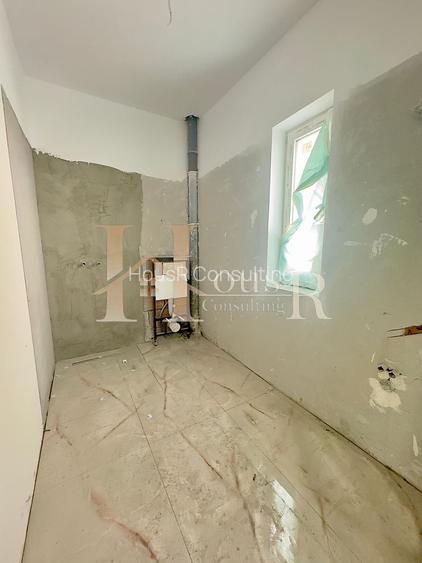 Decomandat. Compartimentat excelent. Etaj 1. Balcon 15 mp. - 16