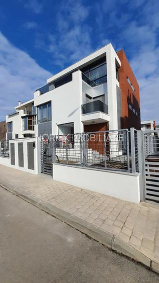 Elite Lakefront Villa – Greenlake - 4