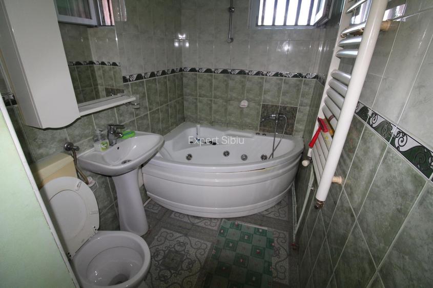 INCHIRIEZ apartament 3 camere ,aer conditionat, zona Terezian - 9