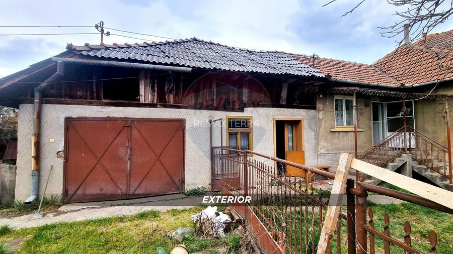 Casă din cărămidă cu teren generos de 2460 mp și anexe, în Borlești - 14