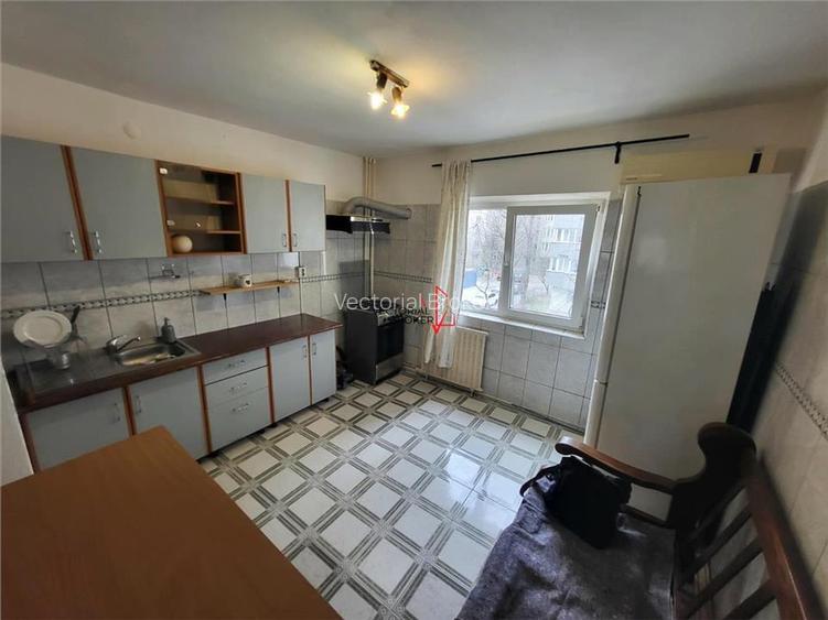 UNIRII-LOCATIE-3 CAMERE DECOMANDAT / ETAJ 2 / SEMISTRADAL - 13