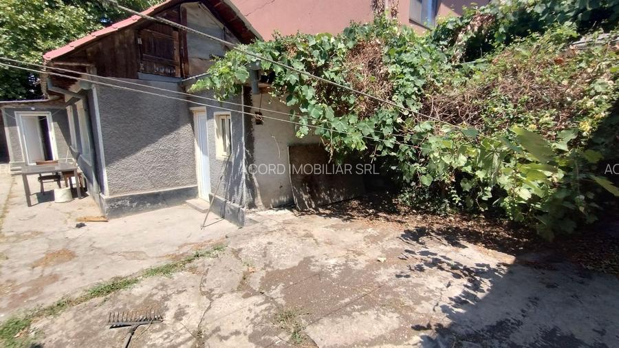 Teren cu casa demolabila in INEL 2 - 2