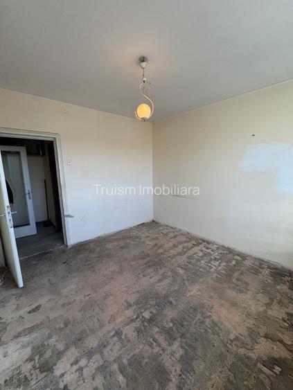 Apartament 2 camere, cf 1 semidec, etaj 4/4, Democratiei - 5