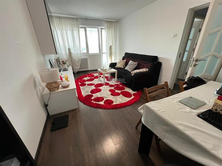 Vanzare apartament 2 camere DECOMANDAT - Podu Ros - 2