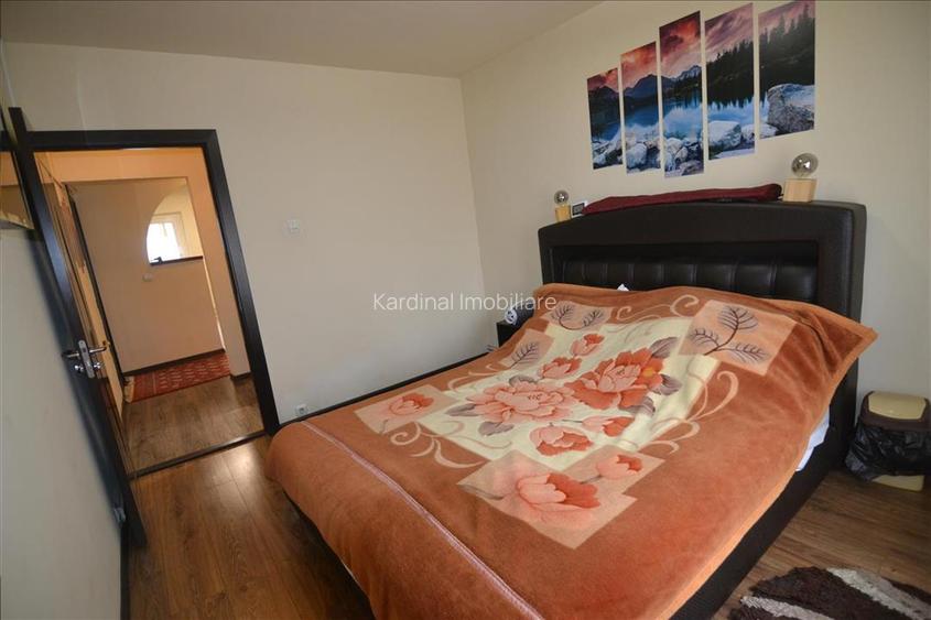 Apartament 3 camere decomandat 2 bai.2 balcoane  etajul 2   Judetean - 24