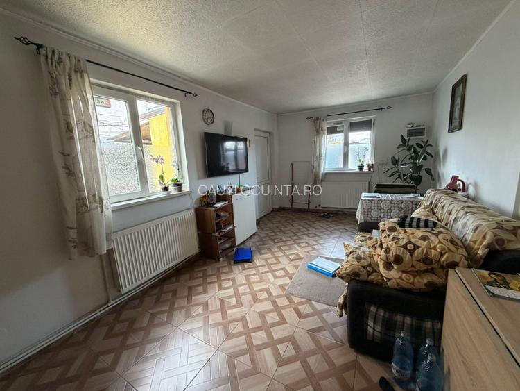 Casa si Teren/ Curte/ Metrou Republica 12' - 6