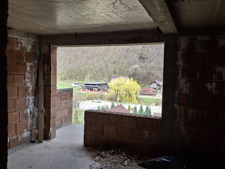 Casa la rosu– teren 706 mp – Gura Raului – vedere panoramica - 4