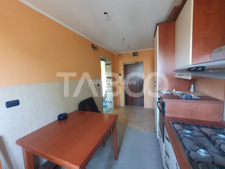 Apartament semidecomandat 2 camere etaj 2 zona 13 Decembrie - 2