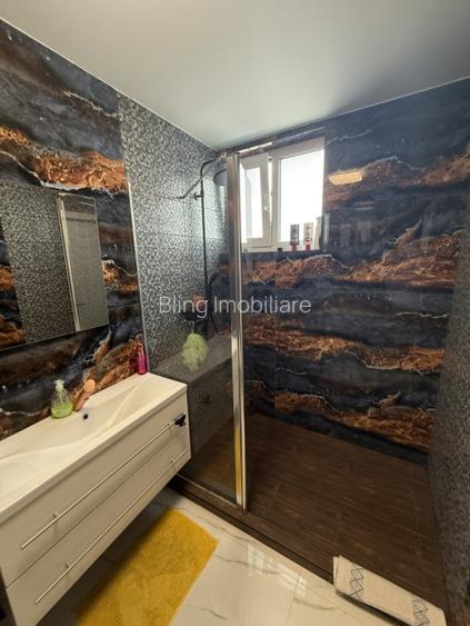 Penthouse - 123 mp utili - 5 camere - 3 bai - 3 parcari - zona Subcetate! - 8