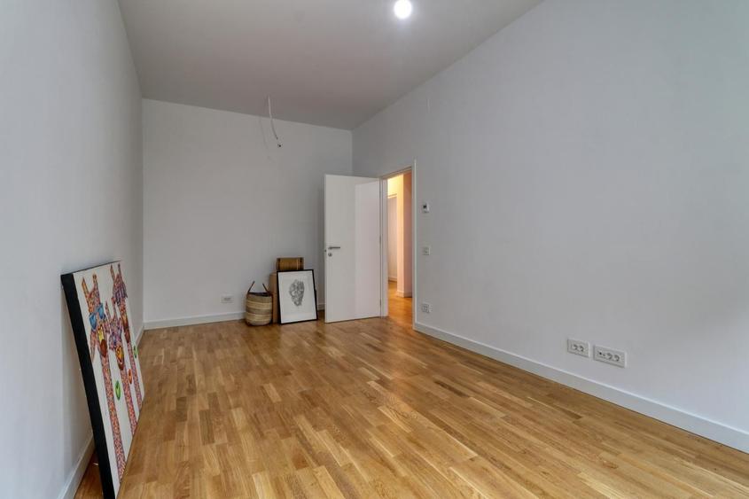 Luxury 5-room Townhouse - OMV Pipera