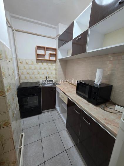Garsoniera str.Scolilor , etaj 1 , mobilata - 6