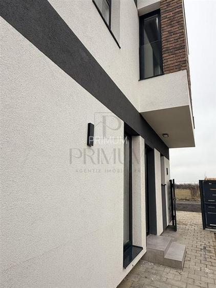 Sacalaz- despartit prin camera tehnica- toate utilitatile- dormitor la parter- 5 - 6