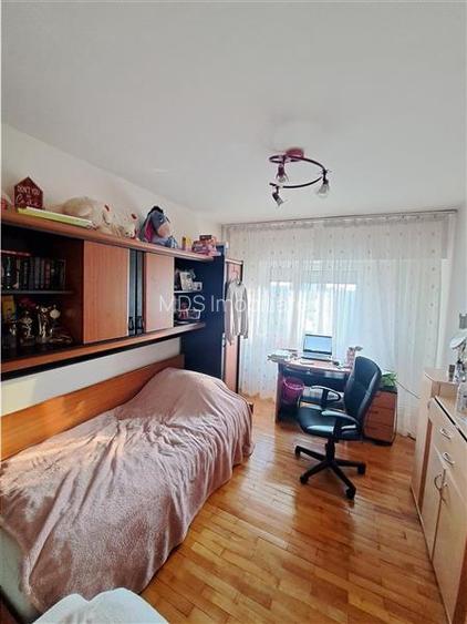 3 camere decomandat, centrala termica, etaj intermediar aproape de Complexul Stu - 5