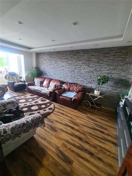 Apartament 4 camere decomandat, etaj intermediar Racadau - 2