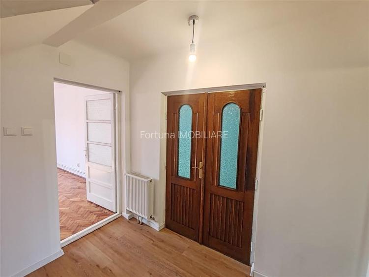 Casa singur in curte - Florilor - 3