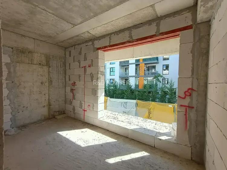 Garsonieră modernă cu bucătărie închisă și balcon - 3