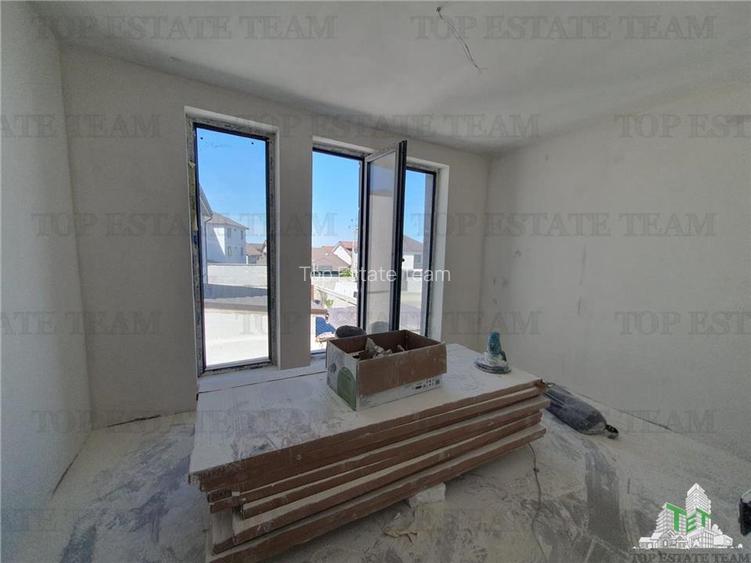 Duplex 8 camere cu doua intrari separate curte comuna Navodari - 7