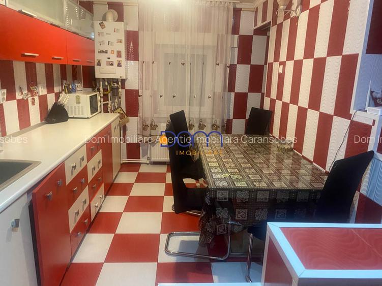De vanzare apartament 3 camere decomandat, parter - 7