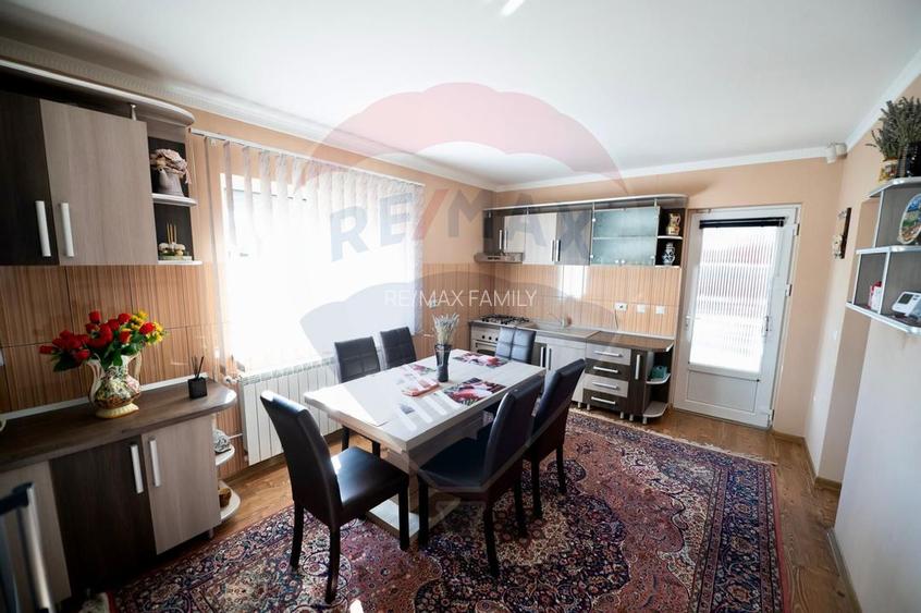 Casă impresionanta cu teren 2700mp garaj 2 masini si terasa-Madaras - 18