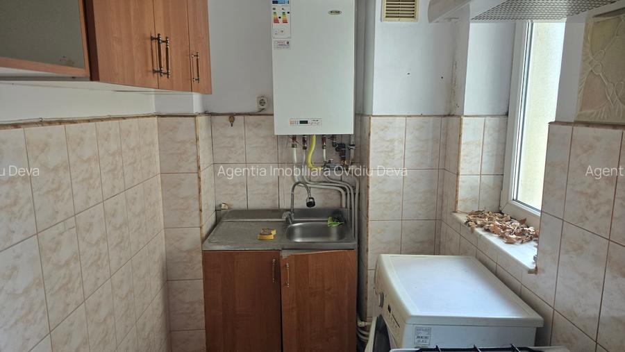 Vand apartament 2 camere decomandat in Deva, zona Micro 15, etaj 7, - 9