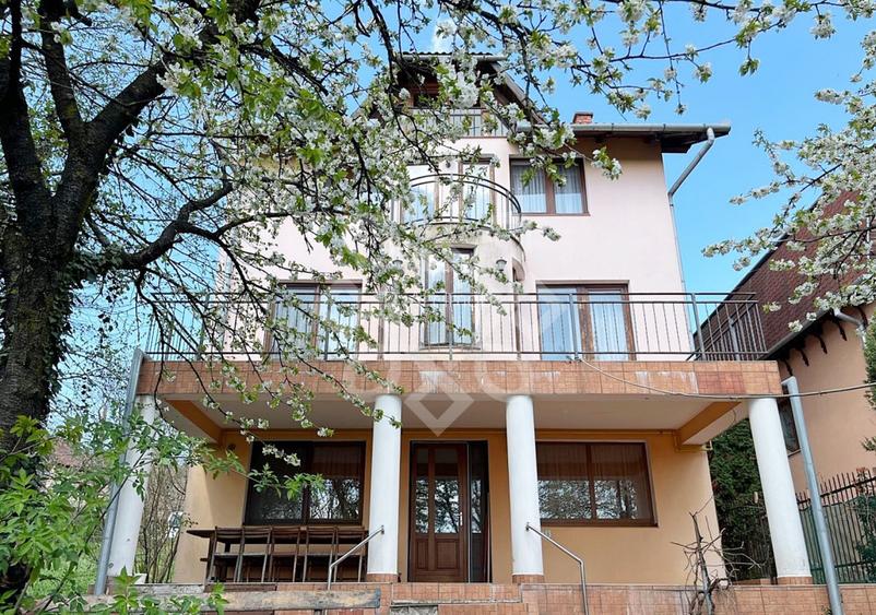 Vila de vanzare pe Malul Crisului, strada Facliei Oradea - 20