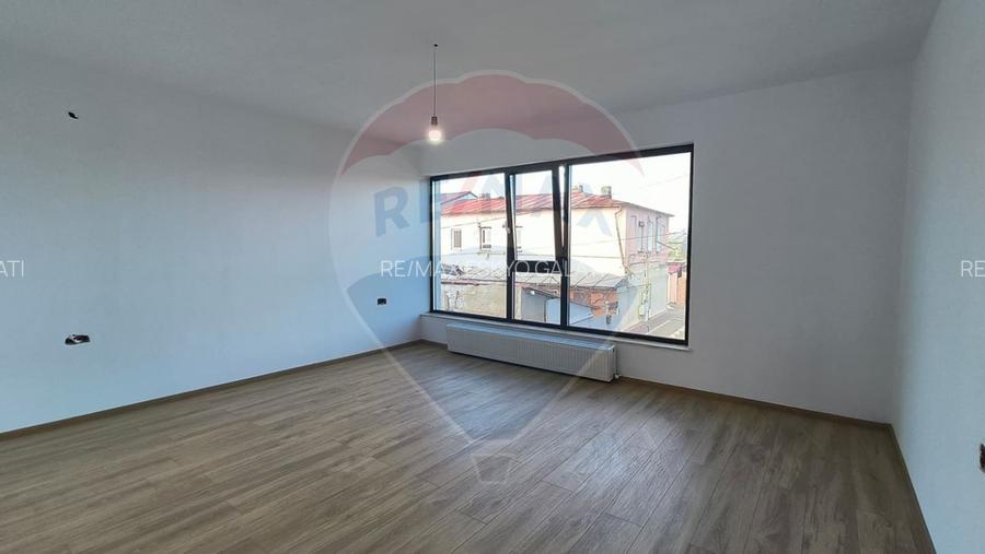 Casă de vânzare | 155 mp | 321 mp teren Zonă Port - Galați - 9