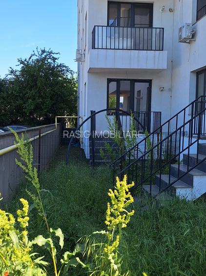 Ultimul apartament la  parter , 2 camere, curte privata ,negociabil - 11