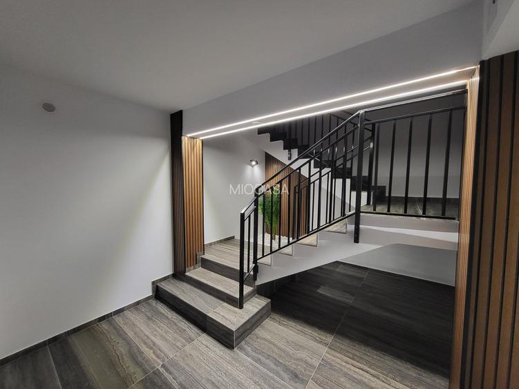 Bloc Nou. Etaj 1. Asfalt. Langa Magazine si mijloace de transport - 11