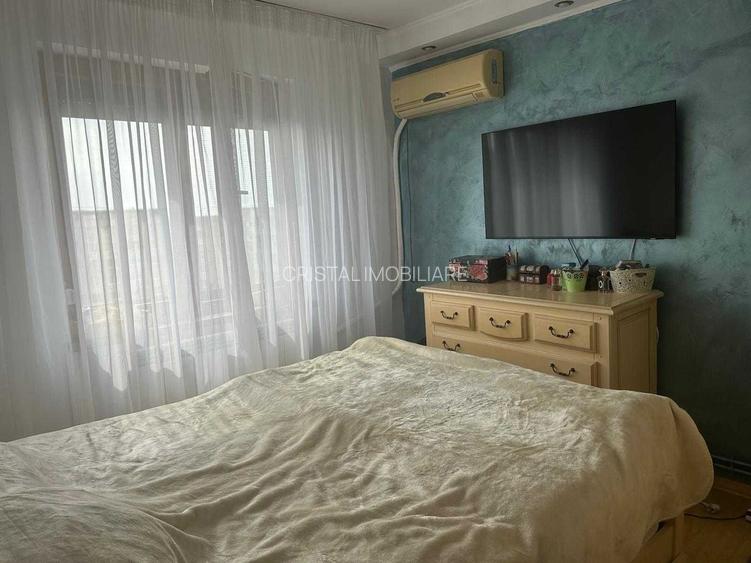 De vanzare Apartament 3 camere Crangasi - 2