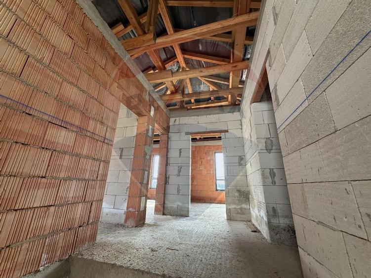 Casă de vânzare semifinisată, 4 Camere 145 mp utili,Făcliei