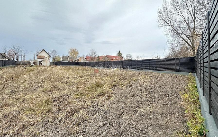 Curte Generoasa Zona Linistita - 9