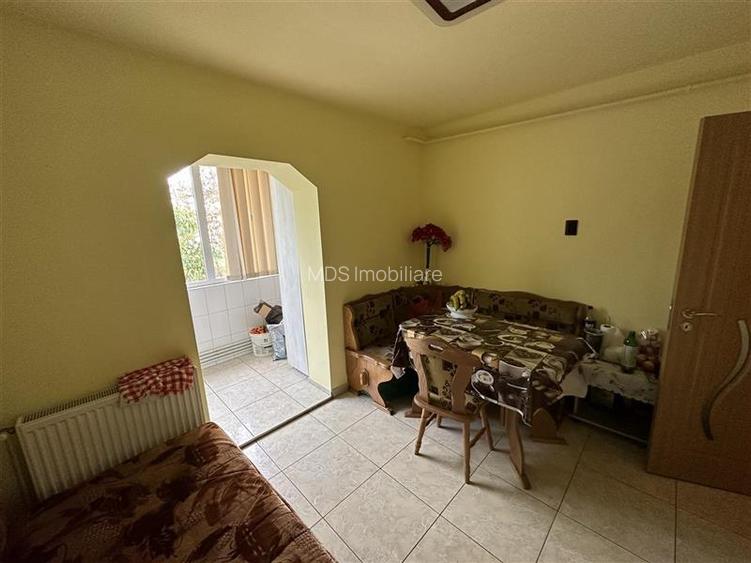 Decomandat etaj intermediar - 9