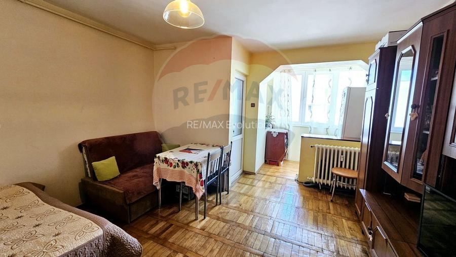 GARSONIERA  de vanzare- decomandata Lic. Informatica  - Brasov! - 3