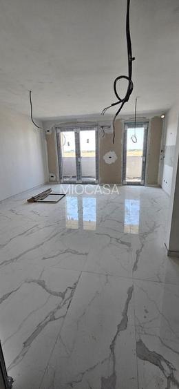 Nou. Etaj intermediar. Spatios - 8