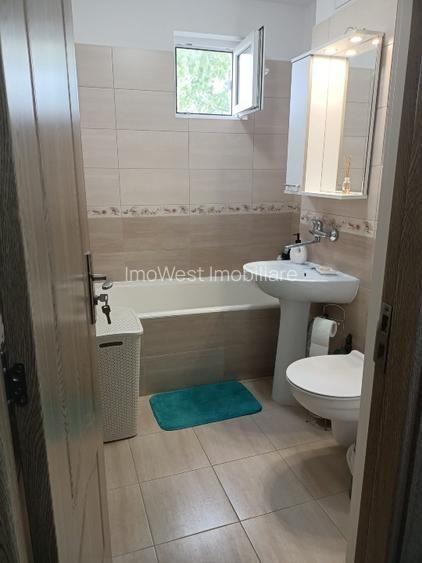 Lipovei |  3 camere | 2 bai | Decomandat | Etaj intermediar - 12