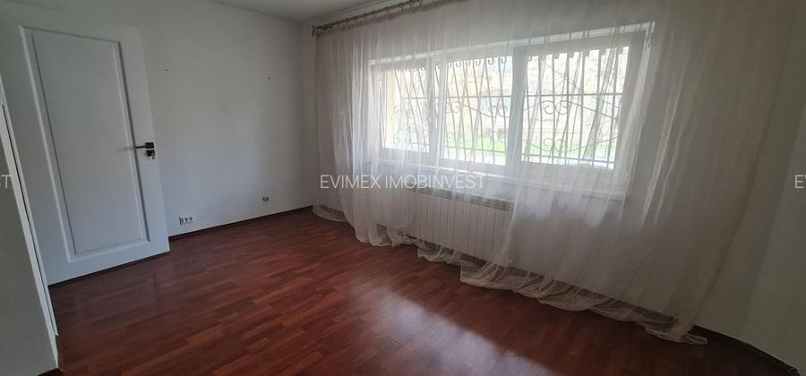 Mall Vitan Apartament spatios 3 camere cu centrala proprie - 2