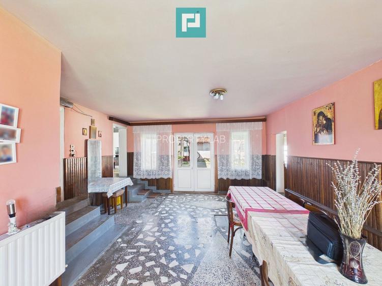 Casă solidă cu 5 camere in localitatea Almaș, Arad - 2