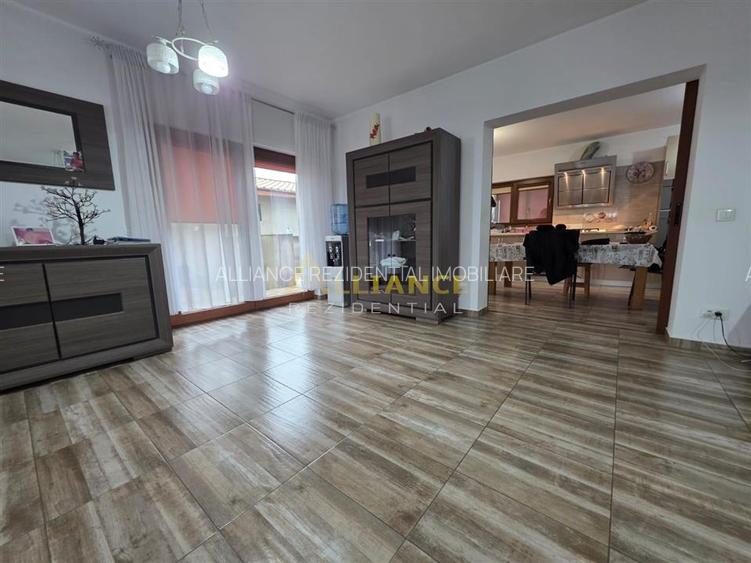 Vila cu 4 .camere 3. bai --249 mp utili - teren 881mp - 17