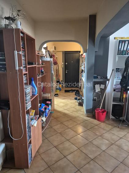 Apartament de vanzare in zona Parc Crangas - 2