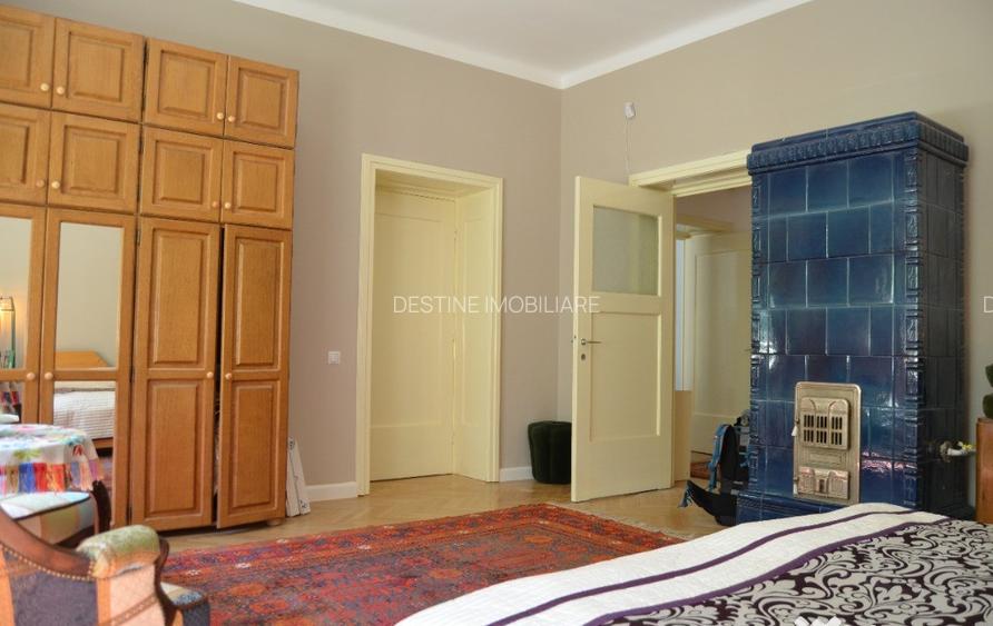 Apartament cu 4 camere, suprafata de 135 mp, garaj si beci in inima orasului   - 6