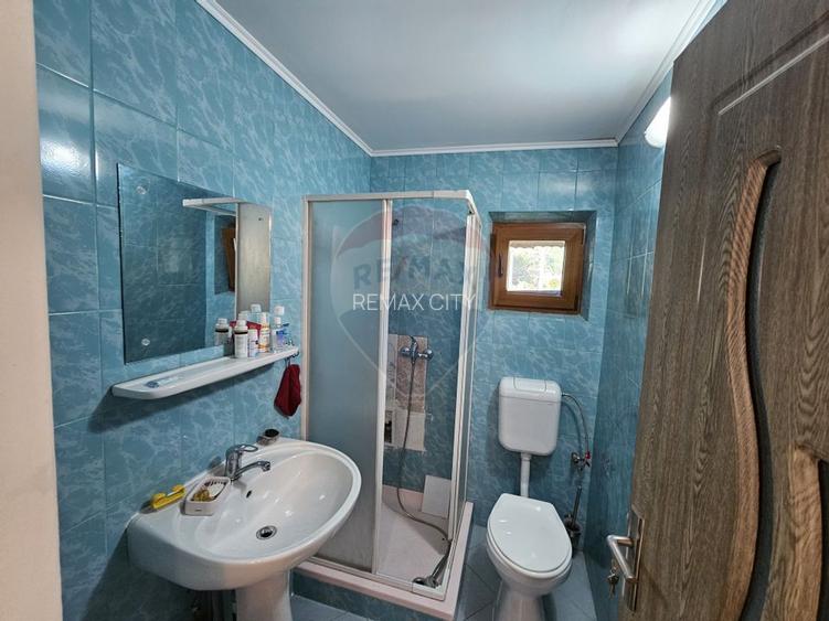 Casă solidă din cărămidă, mobilată, garaj, teren generos – Tarcău - 38