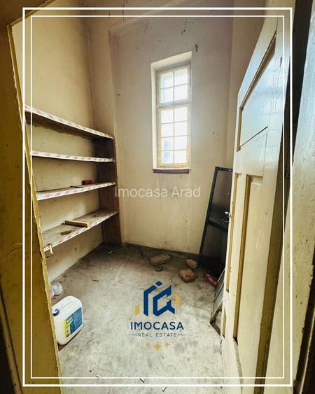 De vanzare Apartament de renovat 4 camere generoase Central Arad - 8